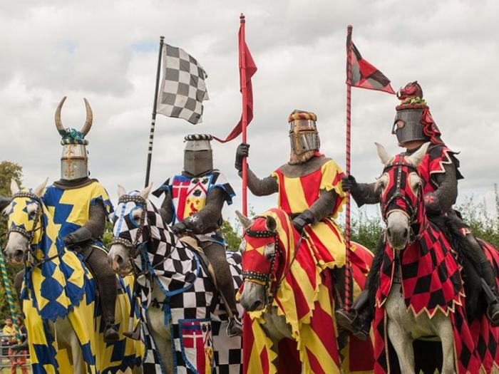 hever-castle-attractions-jousting-nights-1020x599