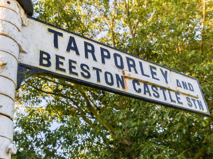 eaton-near-tarporley-traditional-road-sign2-M226603